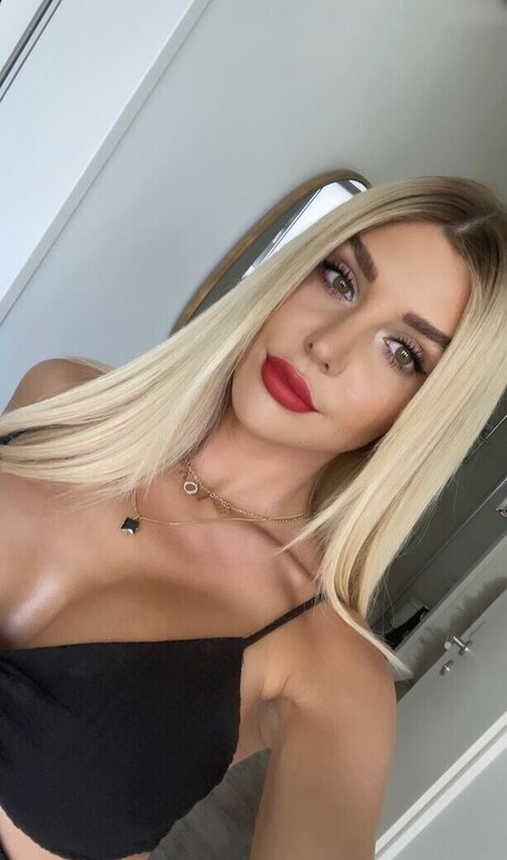 Gerda Lewis model adult pictures