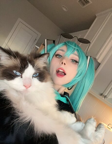 Duckie Cos pornographic actress image