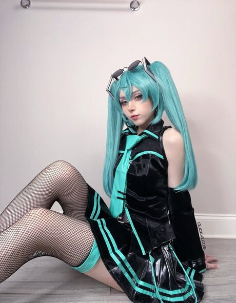 Duckie Cos nudes actress images