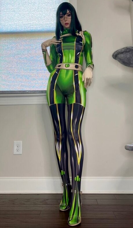 Duckie Cos erotic actress galleries