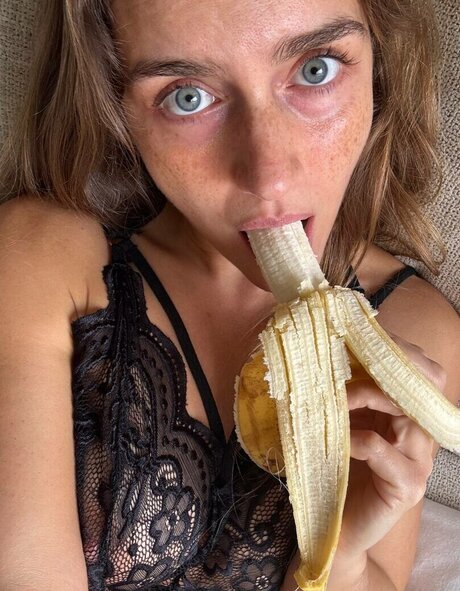 Oruzan erotic pornstar pictures