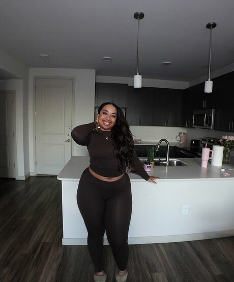 Themillieelise sexy actress galleries