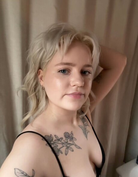 blondpeche perfect model img