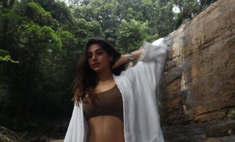 Pakhi Gadh hot star image