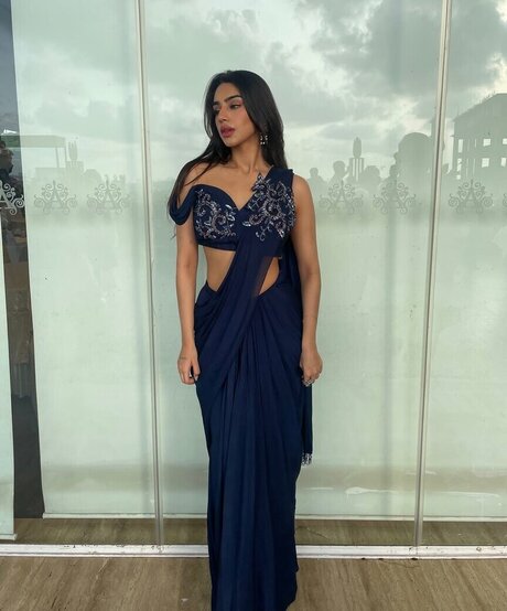 Pakhi Gadh model exclusive galleries