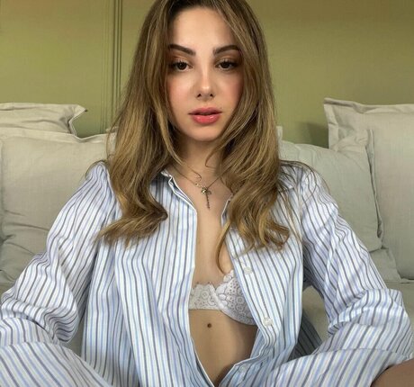 zeybik model sexy gallery