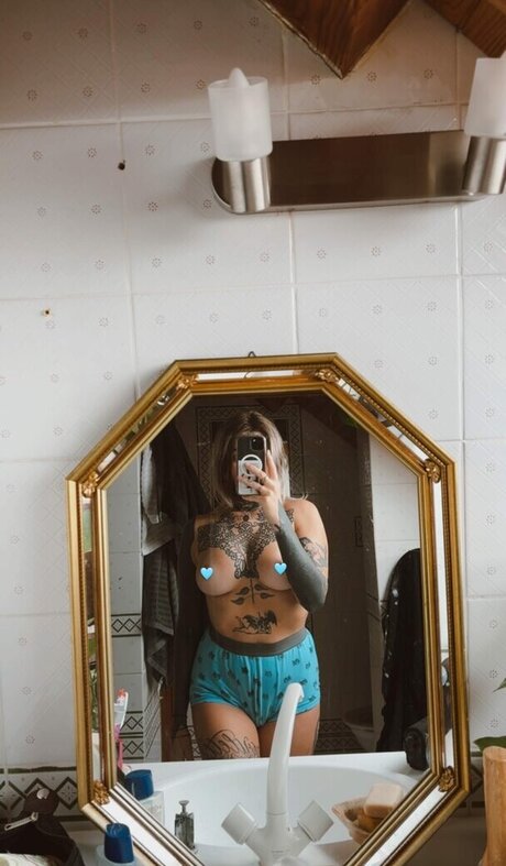 divinement bon model nice image