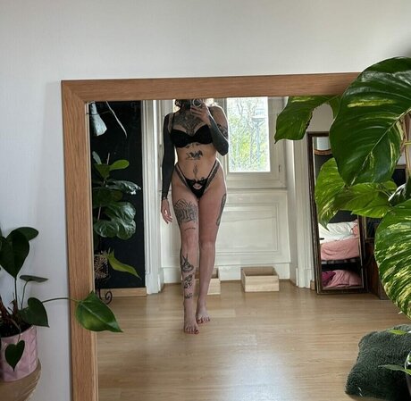 divinement bon pornographic actress picture