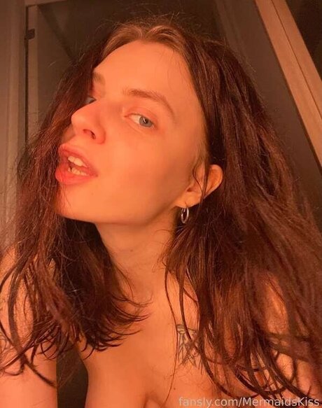 Mermaids Kiss pornstar top picture