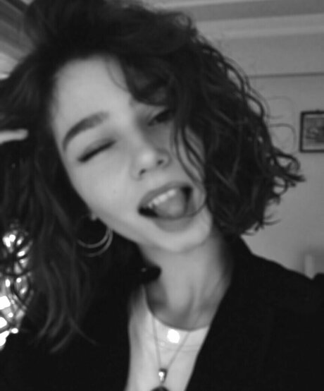 sumruozdenn hd actress photos