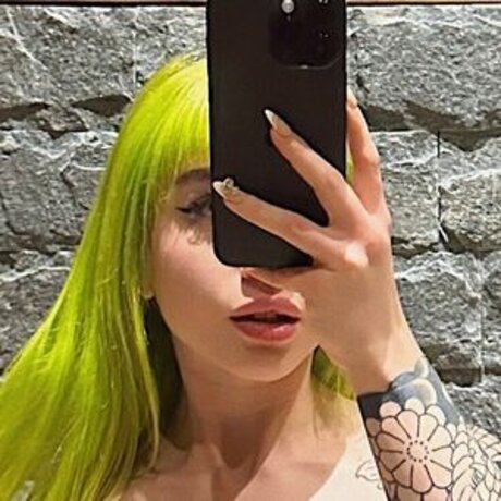 aragasm me star erotic gallery