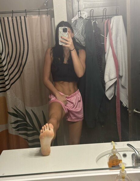 Kylie Mogen naked star pictures