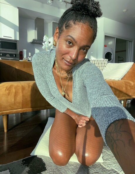 Leo London star nudes pic