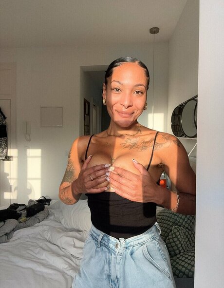 Leo London pornstar nice picture