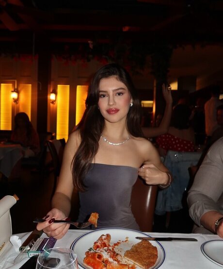 Sinem Melek Co kun free star images