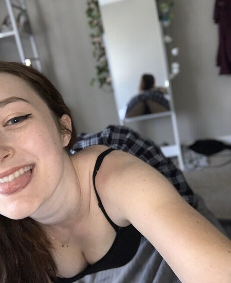 Coffeeslay sex model photo