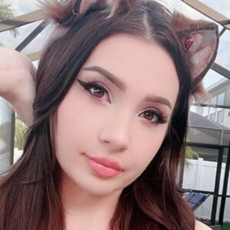 Kisanat model adult image