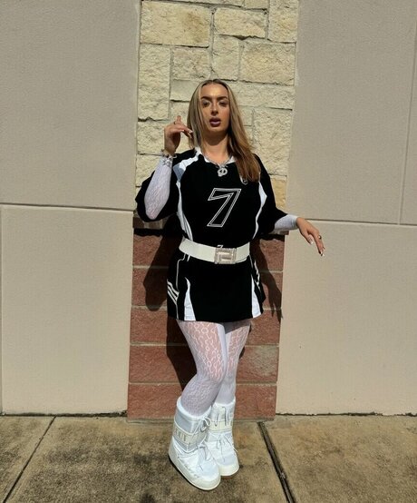 des suzanne exclusive model pic