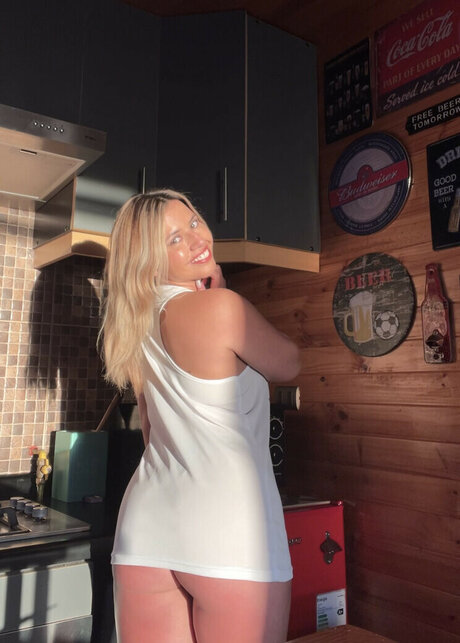 Susy Shine porn actress archive