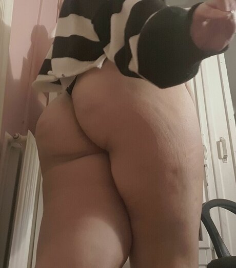 Bigtiddyash model photo