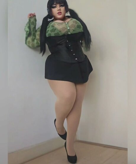 Bigtiddyash top model pic