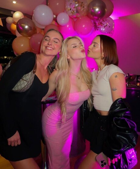 Lucia Leona exclusive pornstar images