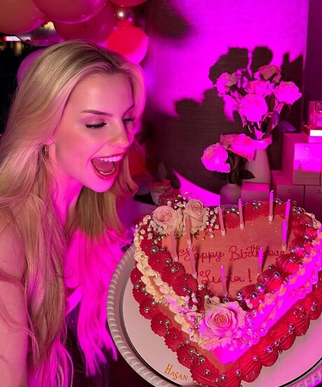 Lucia Leona sex actress gallery