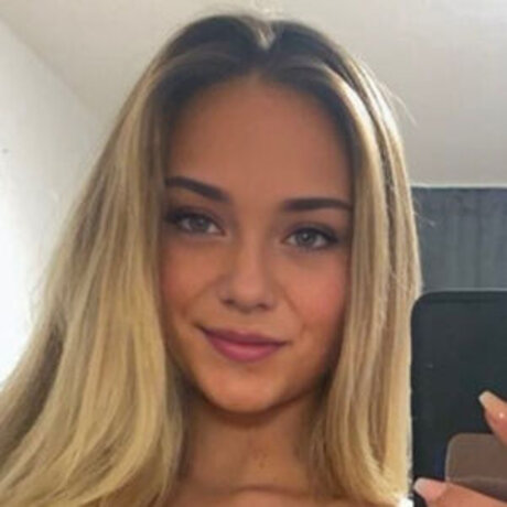 laurabauer exclusive model pics