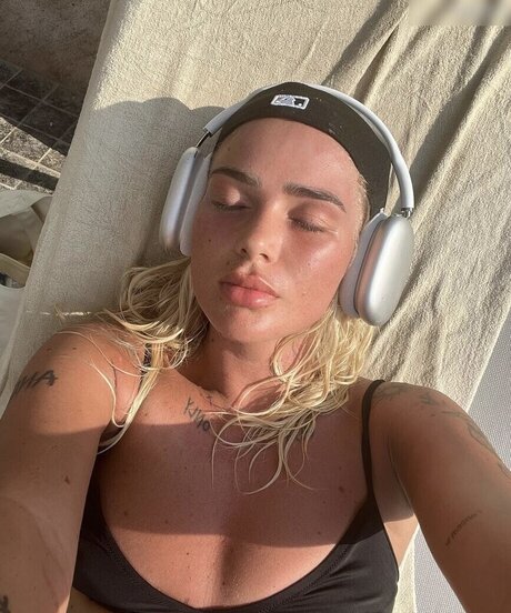 girlfriend experience onlyfans free nude photo