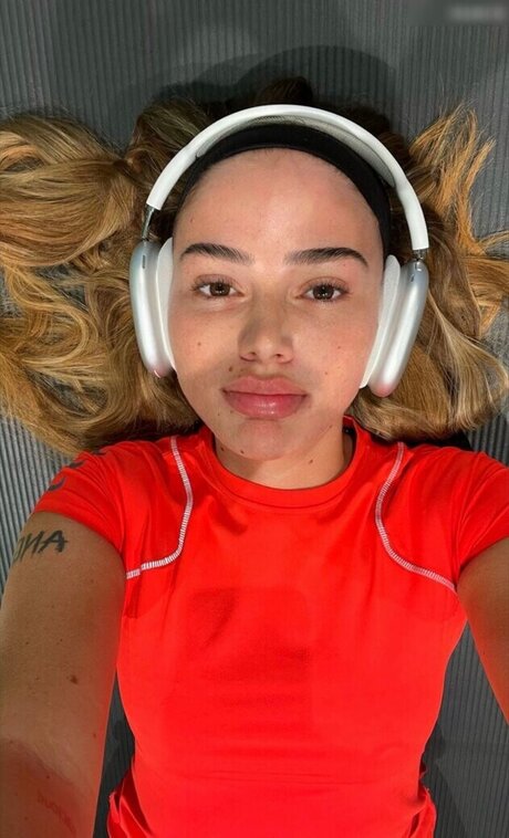 Loredana Zefi erotic star image