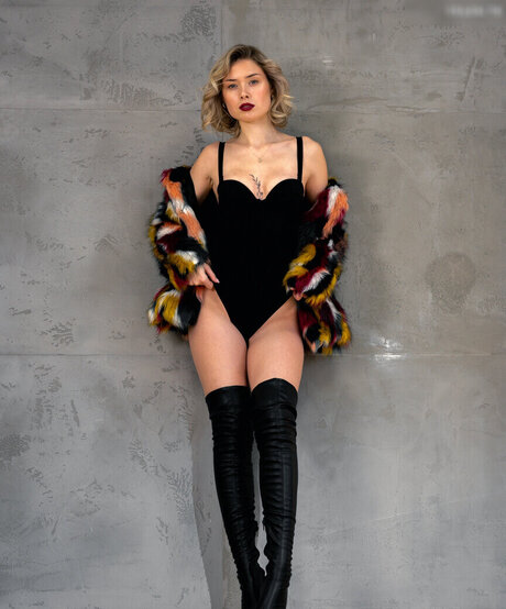 Marie Denise Schwarz hd star photo