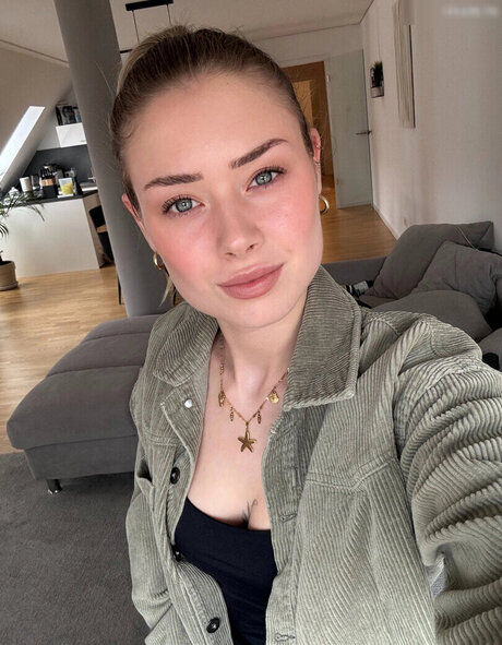 Marie Denise Schwarz pornstar sexy picture