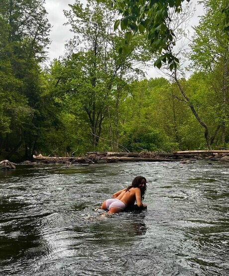 Hitchhikercourtney pornstar top photo