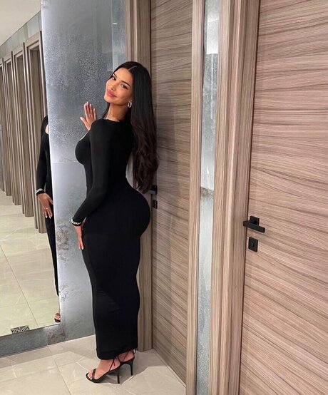 Kiana Dufour naked actress photo