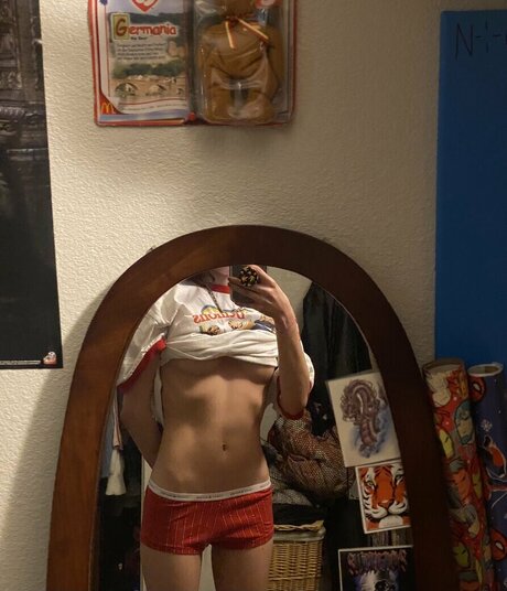 intrnlbleedin hot model photo