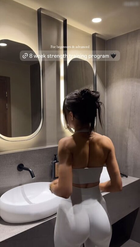 Merve zkan exclusive model pics