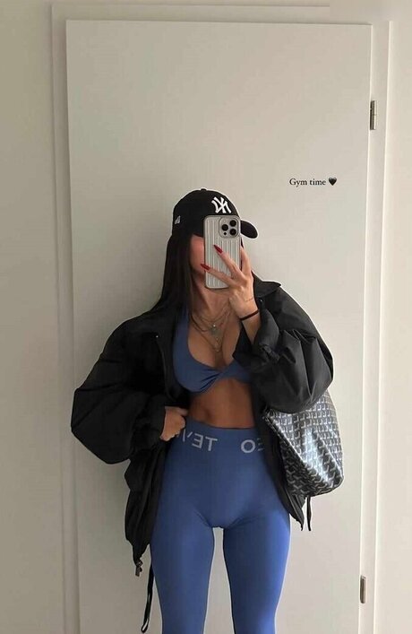 Merve zkan model erotic image