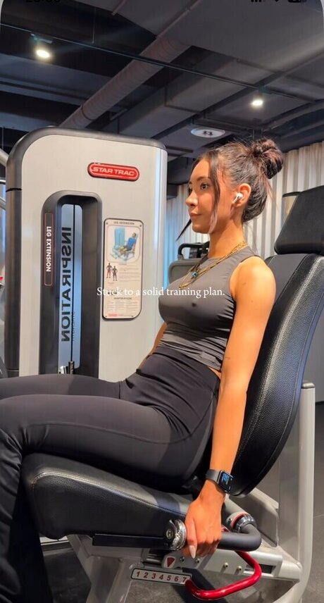 Merve zkan naked pornstar gallery