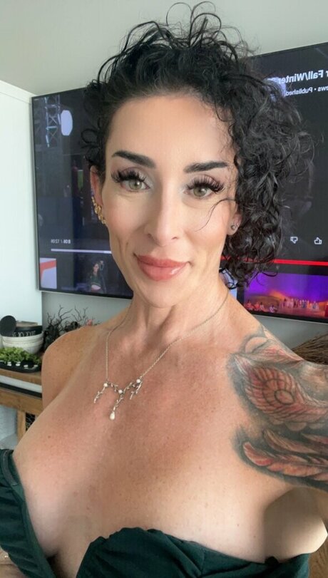 Gabbi Tuft hot actress photos