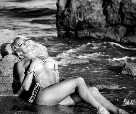 marianna__happy star naked gallery