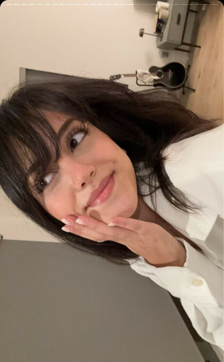 Melody Oz free pornstar pics