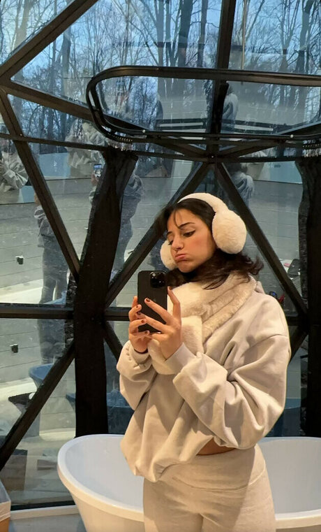 Melody Oz model porn picture