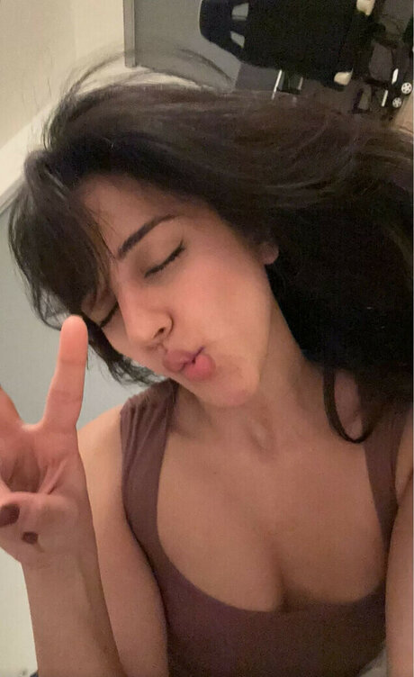 Melody Oz hd actress images