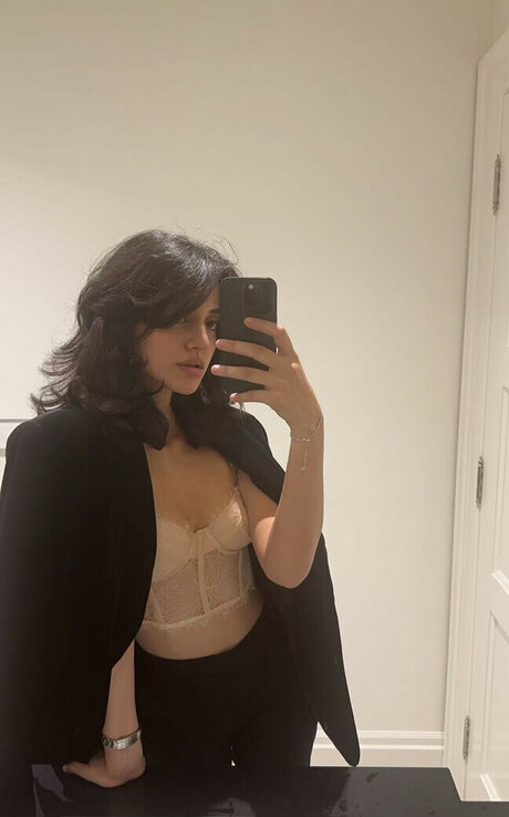 Melody Oz pretty actress photo