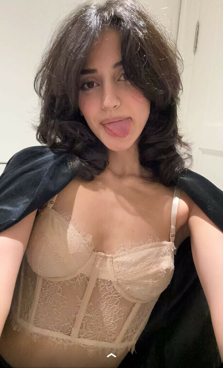 Melody Oz model exclusive img