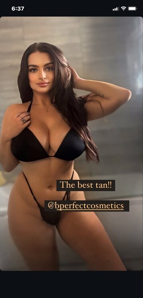 Shaina Michaela star sexy photos