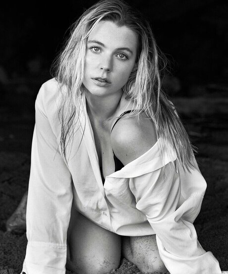 Maya Jenson hot actress pic