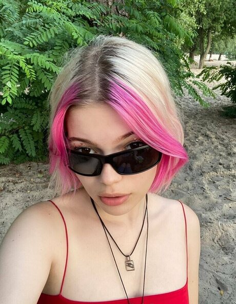 oksiwhite model nudes archive