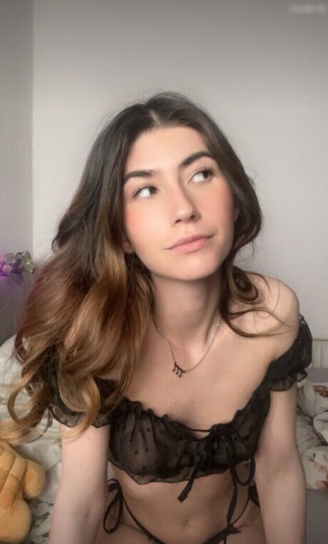 Elenafee model nudes pic