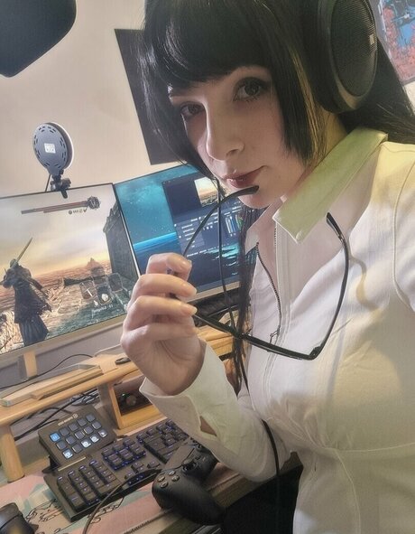 Misschalice model naked pics